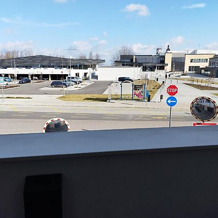 Hid19 Apartman Gyor Belvaros-Free Parking-Terrace Az Rq Vizi Elmenypark Es Gyogyfuerdonel Dış mekan fotoğraf