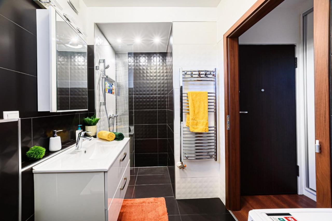 Hid19 Apartman Gyor Belvaros-Free Parking-Terrace Az Rq Vizi Elmenypark Es Gyogyfuerdonel Dış mekan fotoğraf