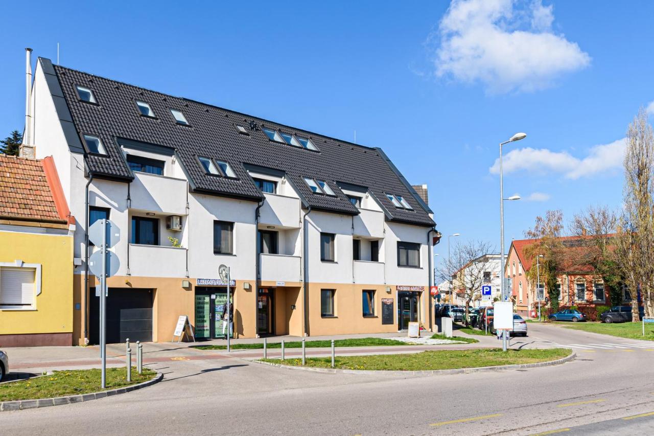 Hid19 Apartman Gyor Belvaros-Free Parking-Terrace Az Rq Vizi Elmenypark Es Gyogyfuerdonel Dış mekan fotoğraf