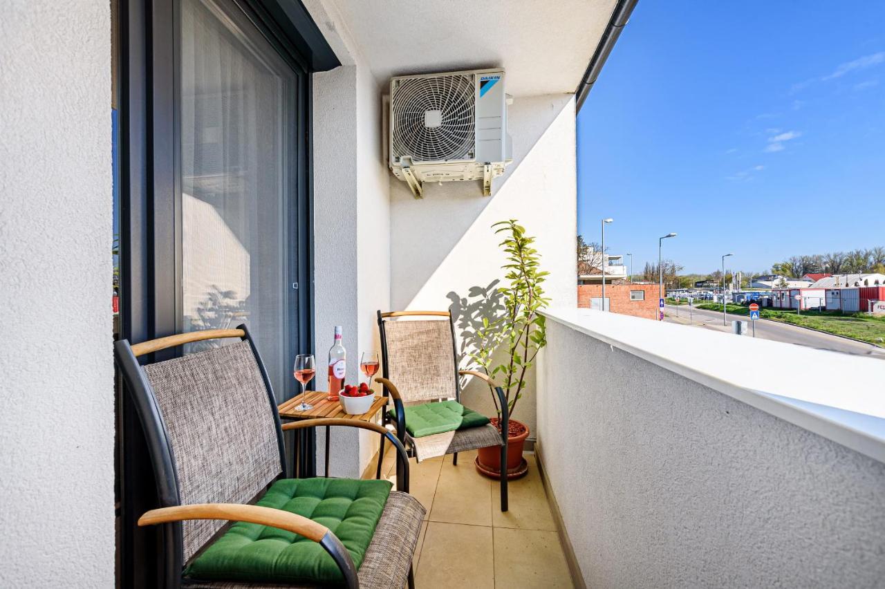 Hid19 Apartman Gyor Belvaros-Free Parking-Terrace Az Rq Vizi Elmenypark Es Gyogyfuerdonel Dış mekan fotoğraf
